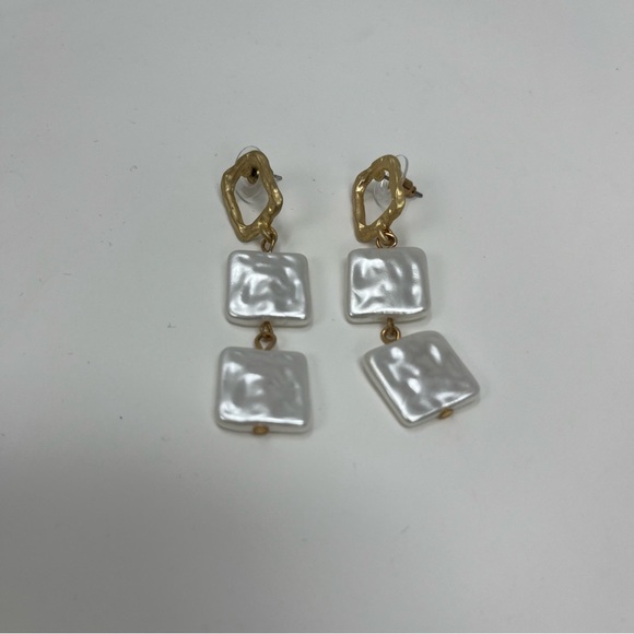 NWOT BRUSHED GOLD PEARL SQUARE DANGLE STATEMENT FASHION EARRINGS - Picture 14 of 16
